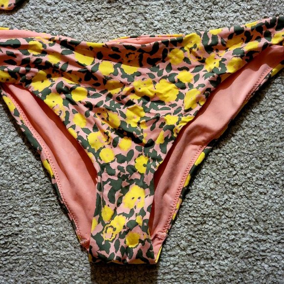 Bikini - Picture 3 of 5